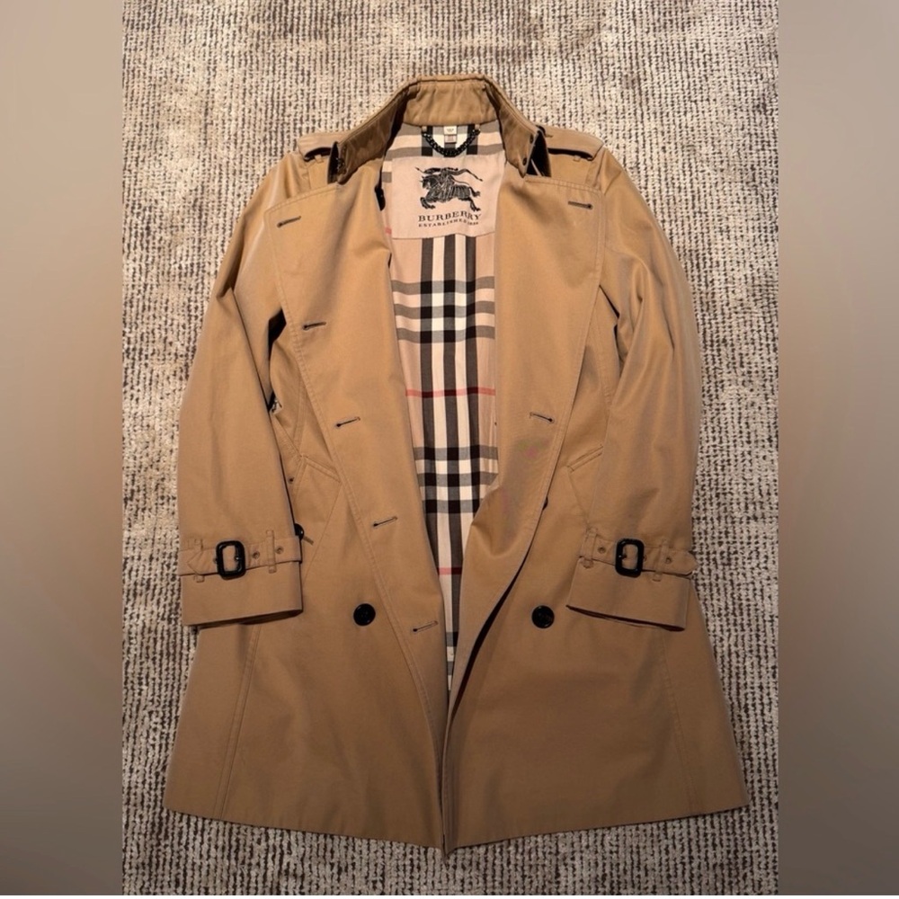 Burberry Beige Double-Breasted Trench Coat - Picture 4 of 10